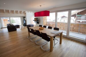 Wohnzimmer mit Kamin